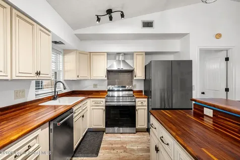 853 Lexington Street NE Palm Bay FL 32907