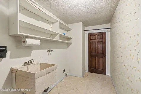 214 Via De La Reina Merritt Island FL 32953