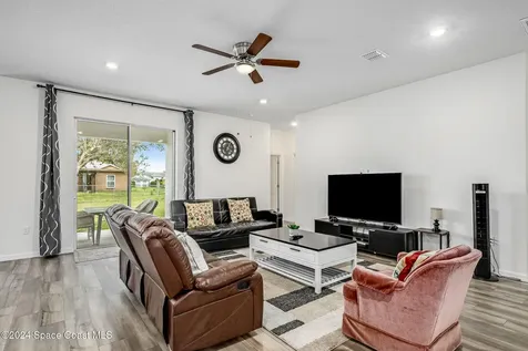 1717 Dalroy Street NW Palm Bay FL 32907
