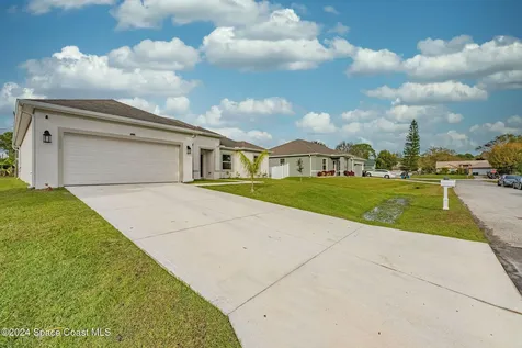 1717 Dalroy Street NW Palm Bay FL 32907