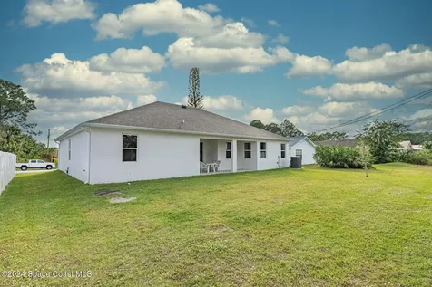 1717 Dalroy Street NW Palm Bay FL 32907