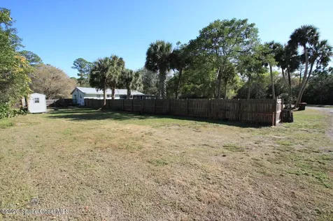 8205 93rd Avenue Vero Beach FL 32967