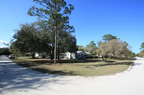 8205 93rd Avenue Vero Beach FL 32967