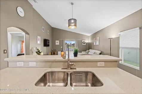 2389 Snapdragon Drive NW Palm Bay FL 32907
