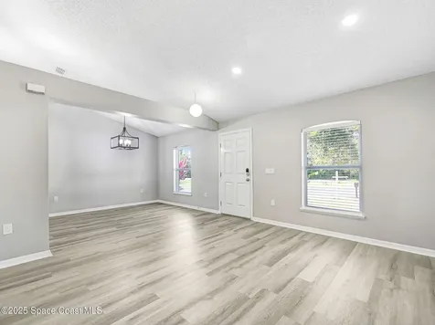 565 White Cap Court NW Palm Bay FL 32907