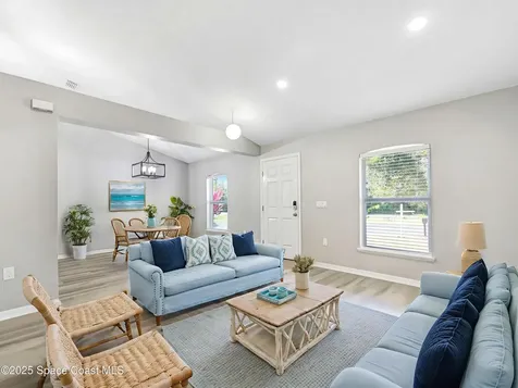 565 White Cap Court NW Palm Bay FL 32907