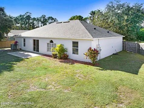 565 White Cap Court NW Palm Bay FL 32907