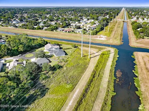 565 White Cap Court NW Palm Bay FL 32907