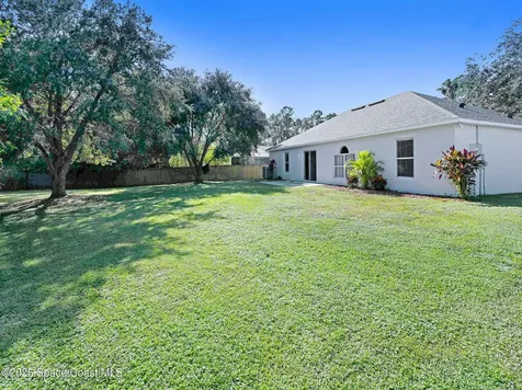 565 White Cap Court NW Palm Bay FL 32907