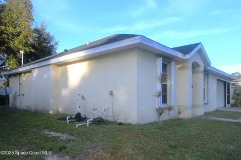 1021 Sablon Street SE Palm Bay FL 32909
