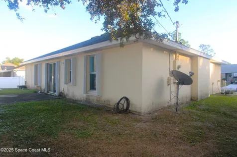 1021 Sablon Street SE Palm Bay FL 32909