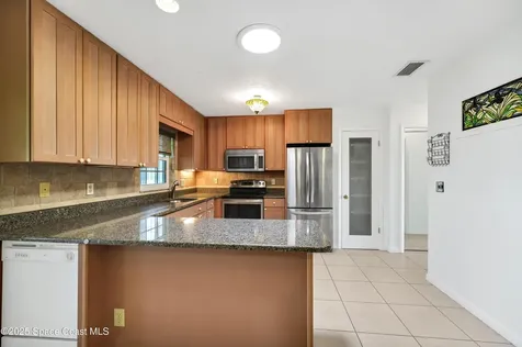 304 Emerald Place E Indian Harbour Beach FL 32937