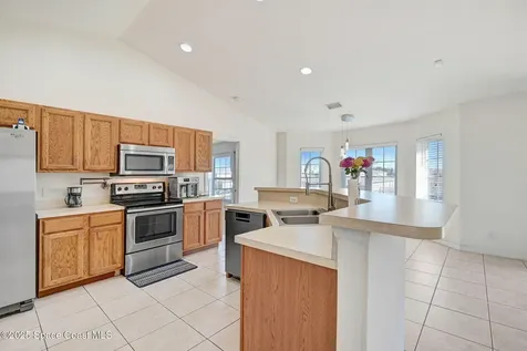 445 Lakeview Avenue Titusville FL 32796
