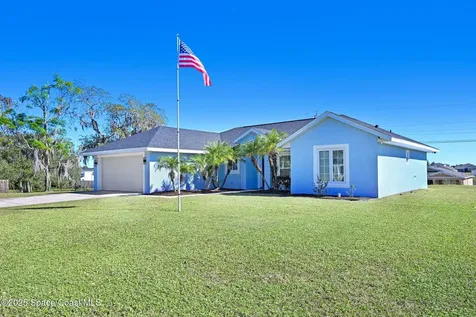 445 Lakeview Avenue Titusville FL 32796