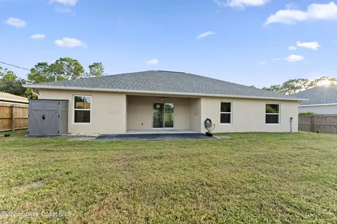 565 Rembrandt Street SE Palm Bay FL 32909