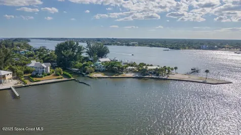 53 Vip Island Grant-valkaria FL 32949