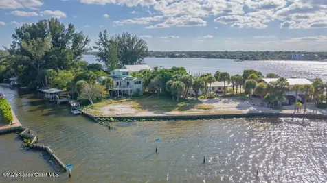 53 Vip Island Grant-valkaria FL 32949