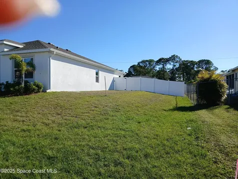 1560 Gardenton Street NW Palm Bay FL 32907