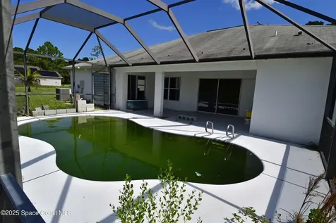 514 Hobart Avenue NW Palm Bay FL 32907