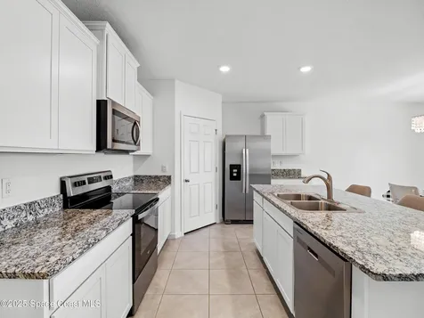 5678 Waterfall Place Grant FL 32949