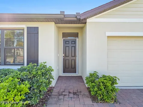 5678 Waterfall Place Grant FL 32949