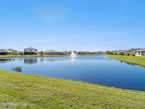 5678 Waterfall Place Grant FL 32949