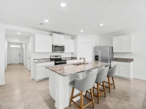 5678 Waterfall Place Grant FL 32949