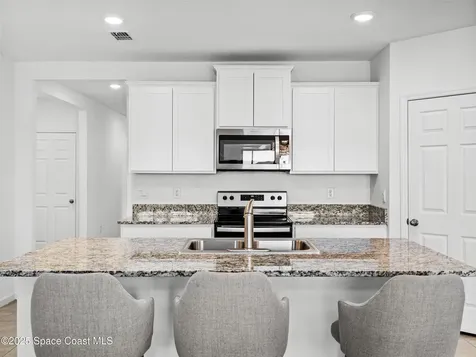 5678 Waterfall Place Grant FL 32949