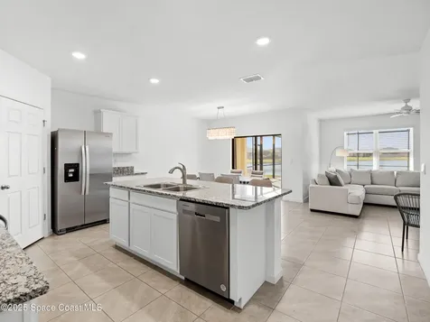 5678 Waterfall Place Grant FL 32949