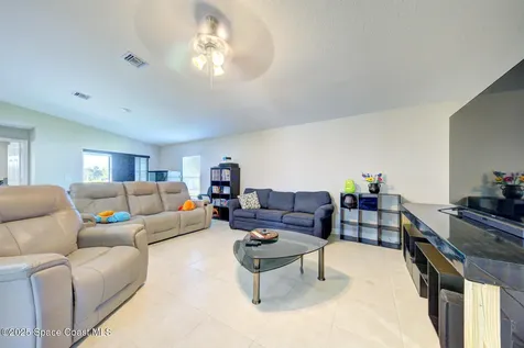 318 Silver Frost Street SE Palm Bay FL 32909