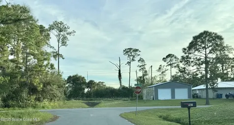 666 Henlock Street SE Palm Bay FL 32909