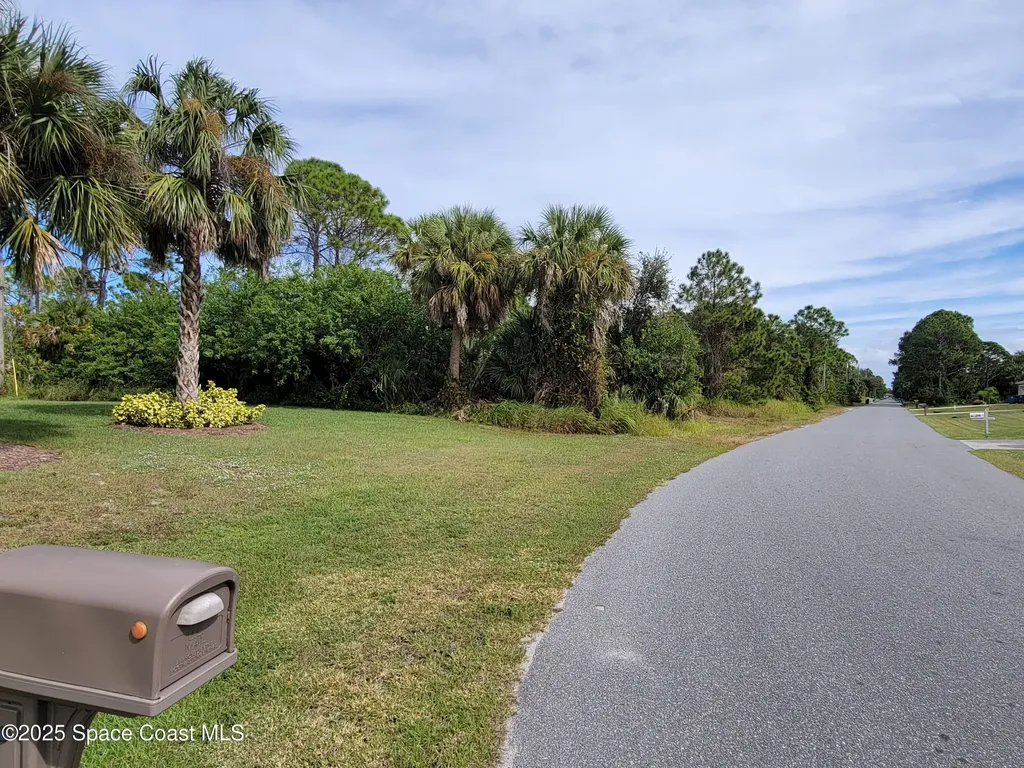 121 Halloran Street SE Palm Bay FL 32909