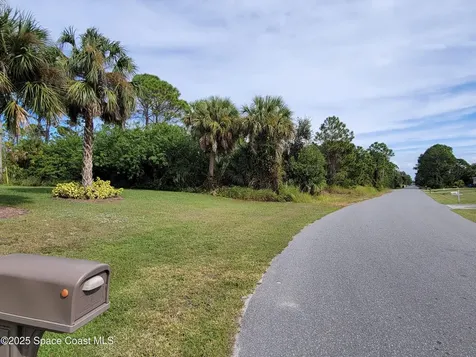 121 Halloran Street SE Palm Bay FL 32909