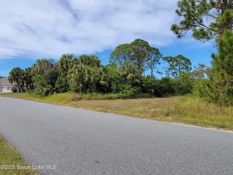 121 Halloran Street SE Palm Bay FL 32909