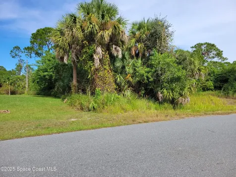 121 Halloran Street SE Palm Bay FL 32909