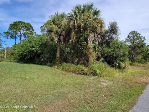 121 Halloran Street SE Palm Bay FL 32909