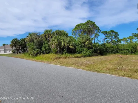 121 Halloran Street SE Palm Bay FL 32909