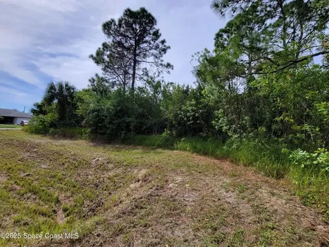 121 Halloran Street SE Palm Bay FL 32909