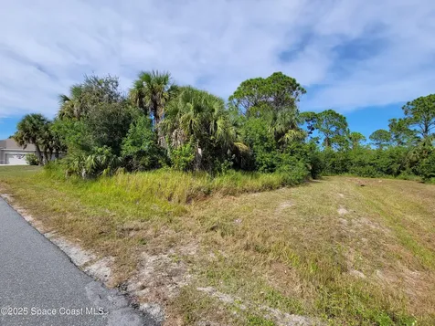 121 Halloran Street SE Palm Bay FL 32909