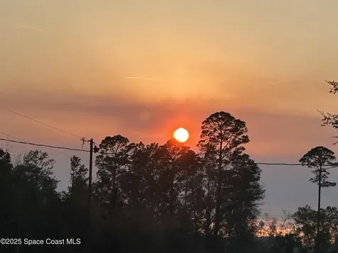 882 County Road 310 Interlachen FL 32148