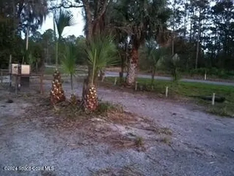 882 County Road 310 Interlachen FL 32148