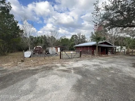 882 County Road 310 Interlachen FL 32148
