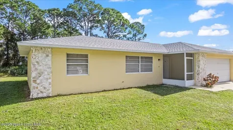 1421 Grand Court NW Palm Bay FL 32907