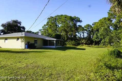 1421 Grand Court NW Palm Bay FL 32907