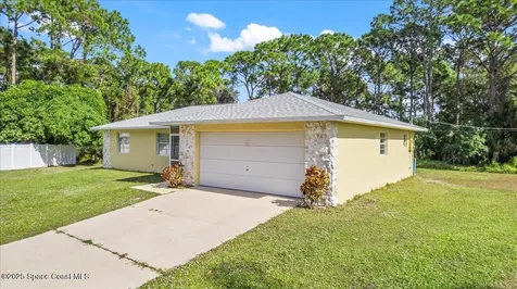 1421 Grand Court NW Palm Bay FL 32907