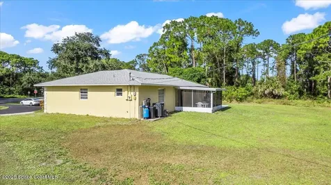 1421 Grand Court NW Palm Bay FL 32907