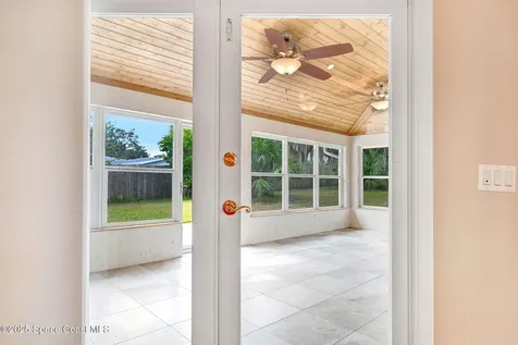 2537 Evergreen Avenue Titusville FL 32796