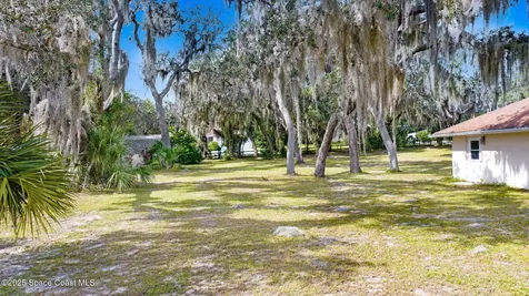2537 Evergreen Avenue Titusville FL 32796