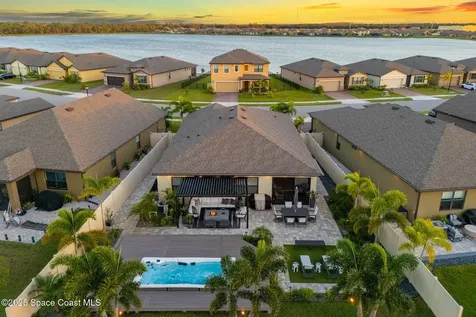2013 Farmhouse Road SE Palm Bay FL 32909