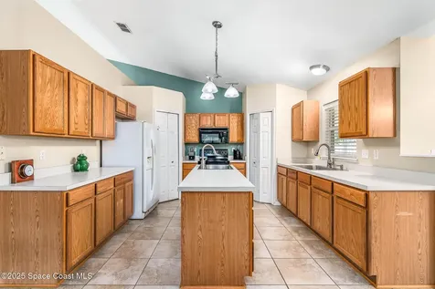 565 Lamon Street SW Palm Bay FL 32908